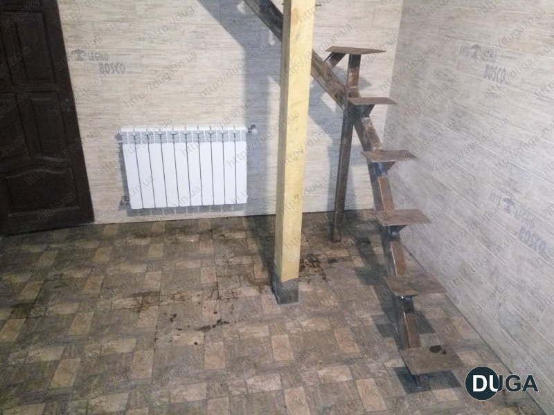 Лестница на одном косоуре